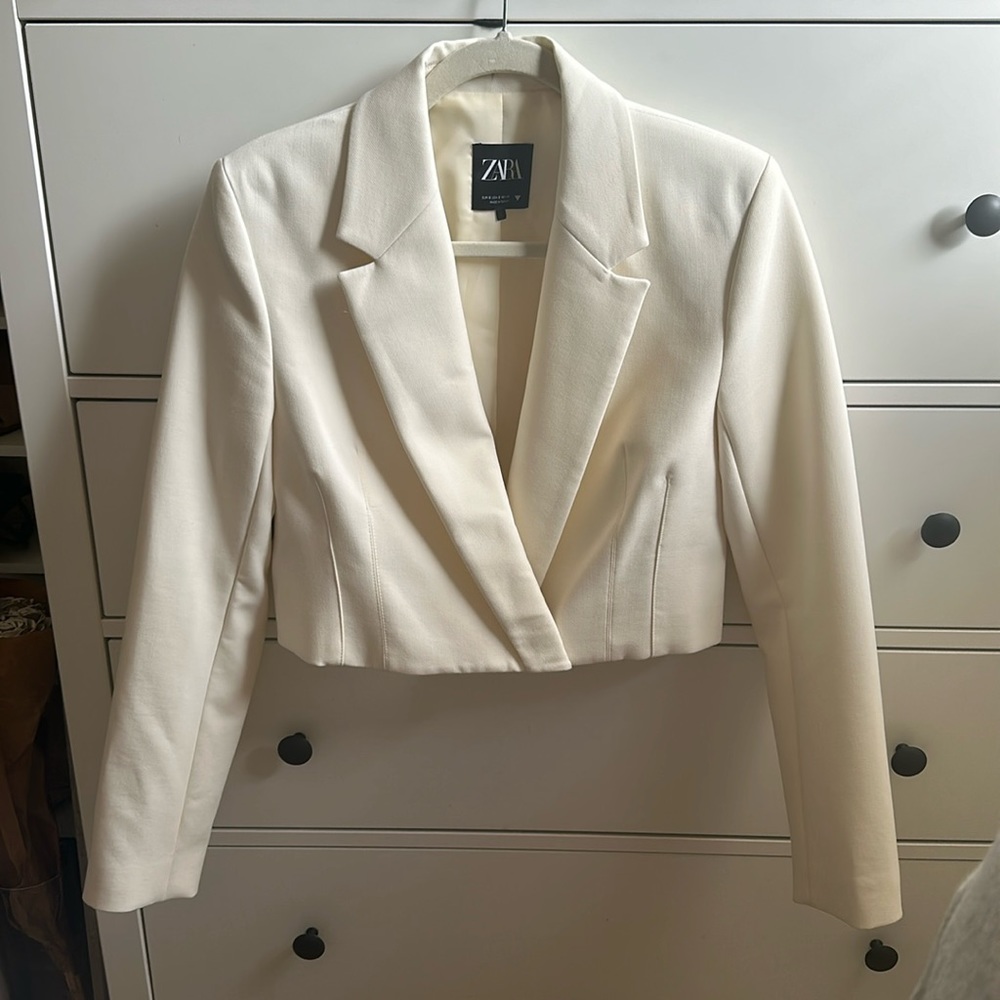 ZARA - Small Cropped Blazer❤️